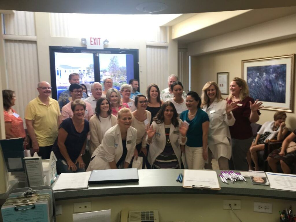 photo-group-of-doctors-in-lobby